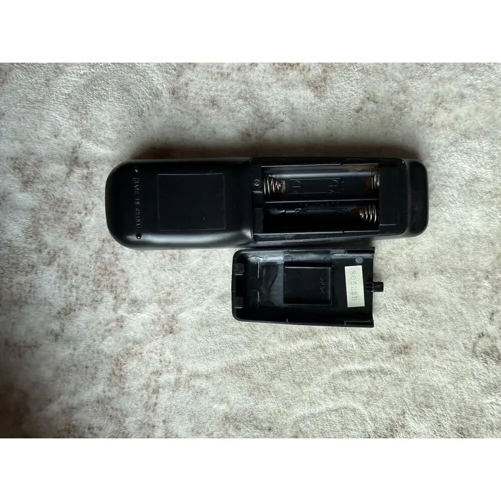 ProScan PRO598 8mm Camcorder 32X Zoom Battery Charger Remote Bag Powers On